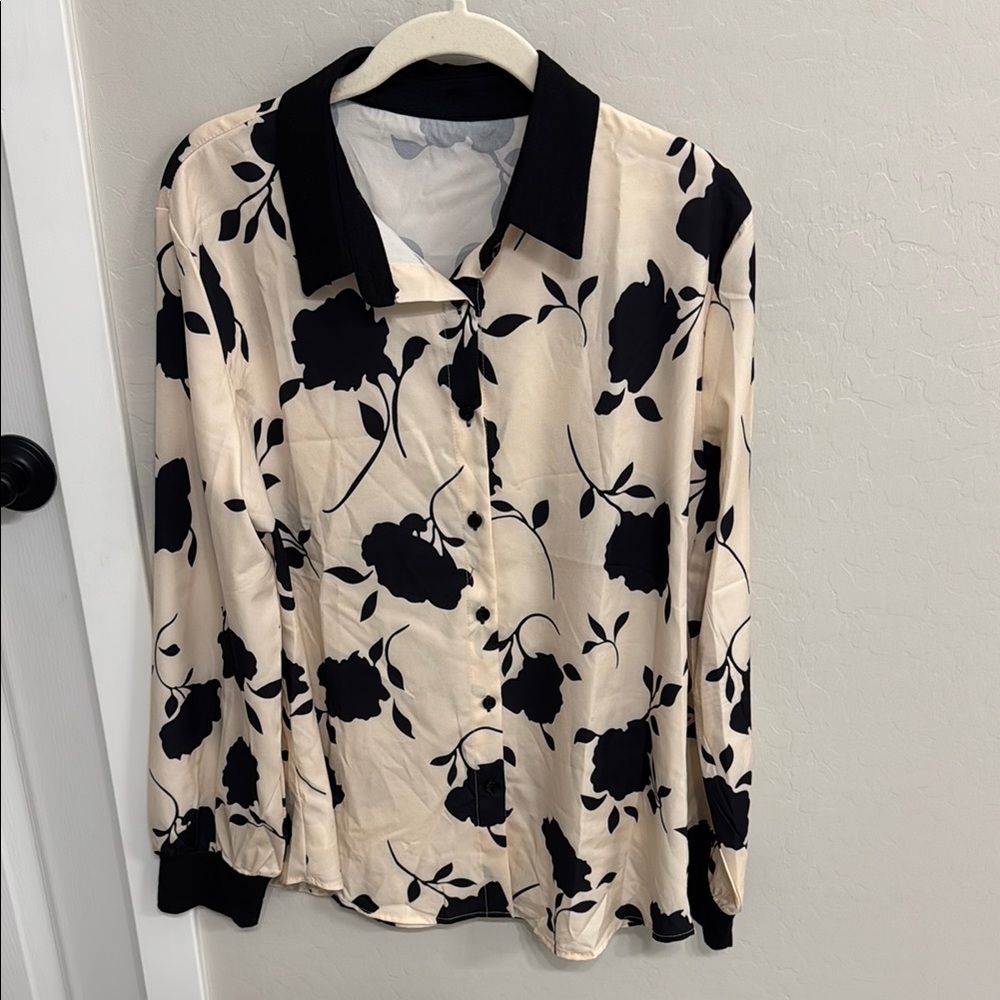 Floral Button-Up Blouse with Black Collar